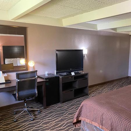 Economy Inn North Randall Kültér fotó