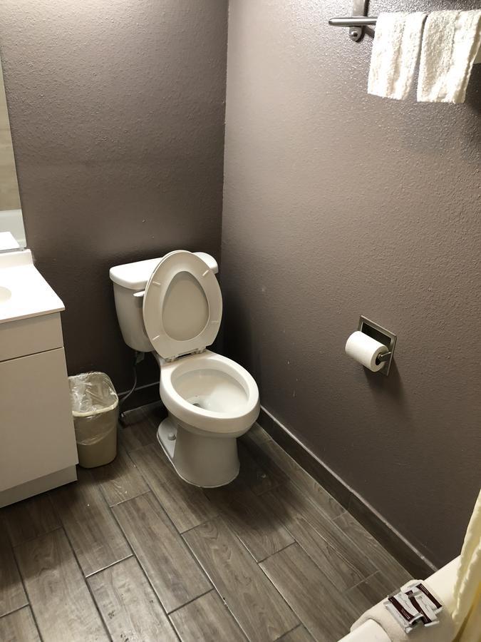 Economy Inn North Randall Kültér fotó